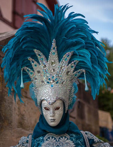 Venezianischer Kopfschmuck gefertigt zum Präsentieren im Karneval von Venedig